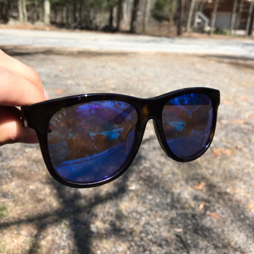DIFF SUNGLASSES